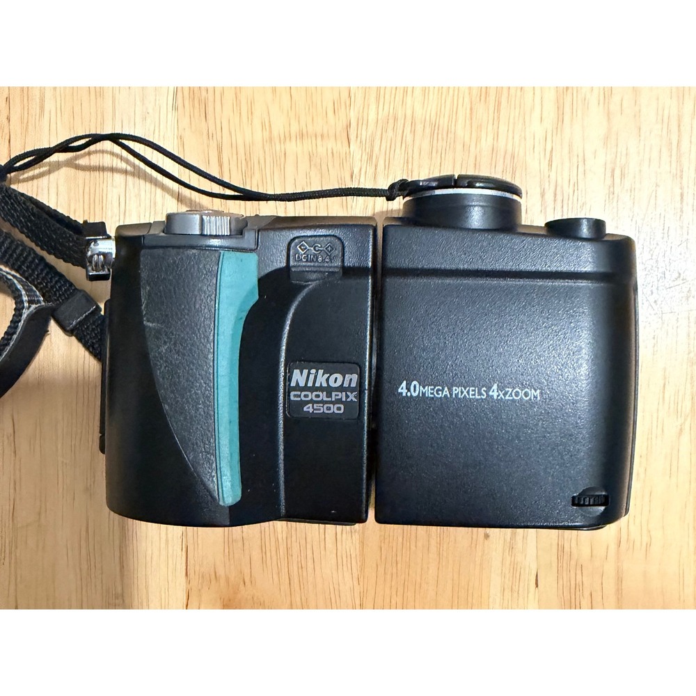 Nikon Coolpix 4500 Digital Camera 4.0MP 4x Zoom Swivel Body Black MH-53 Charger - Picture 8 of 11